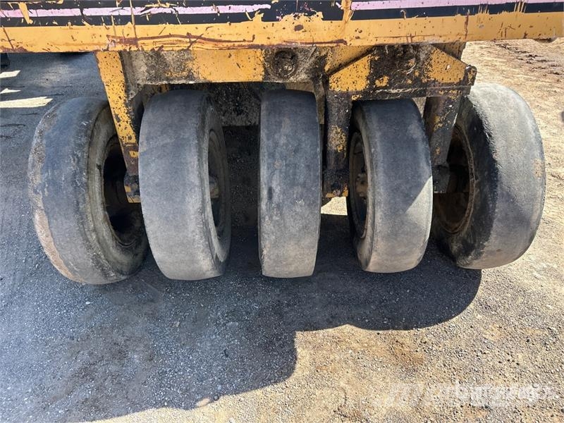 CAT PS-150B 胶轮压路机