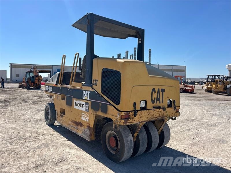 CAT PS-150B 胶轮压路机