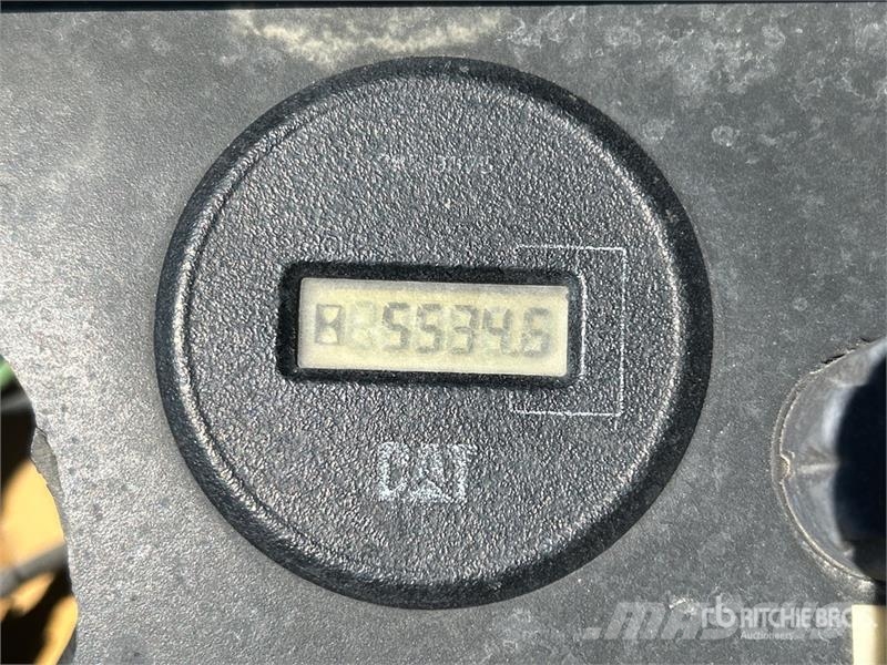 CAT PS-150B 胶轮压路机