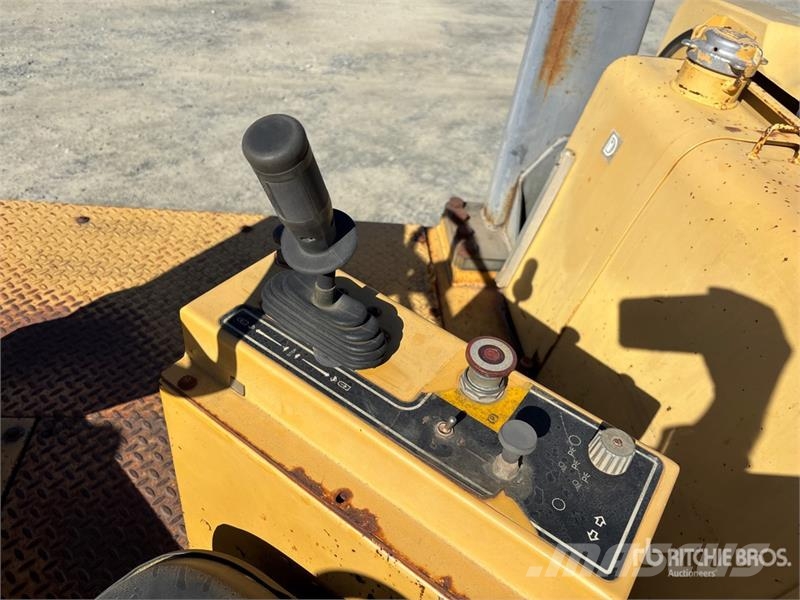 CAT PS-150B Cilindros Compactadores de pneus