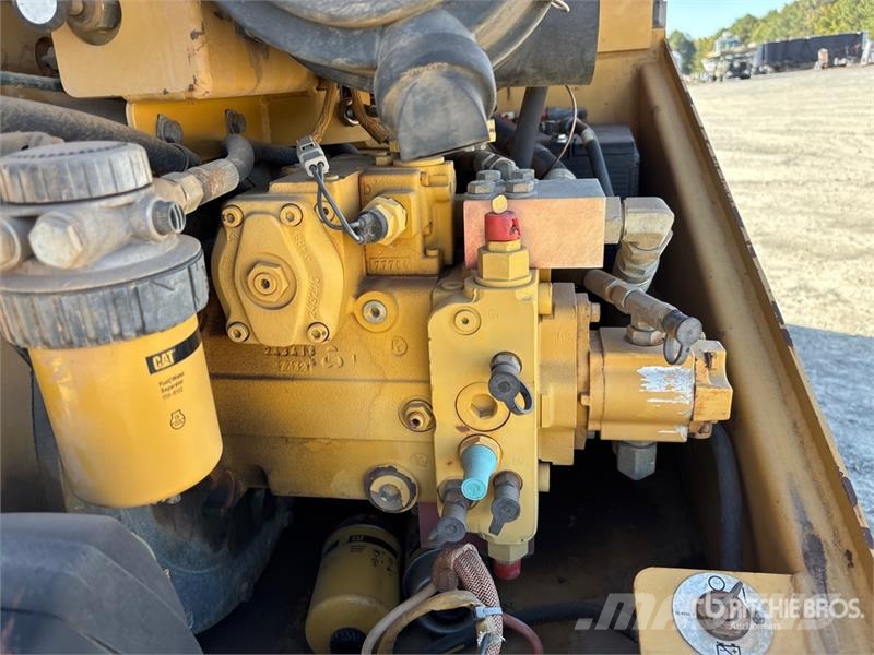 CAT PS-150B Cilindros Compactadores de pneus