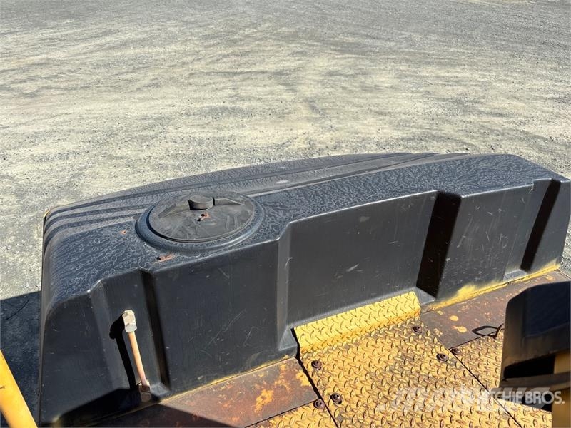 CAT PS-150B Cilindros Compactadores de pneus