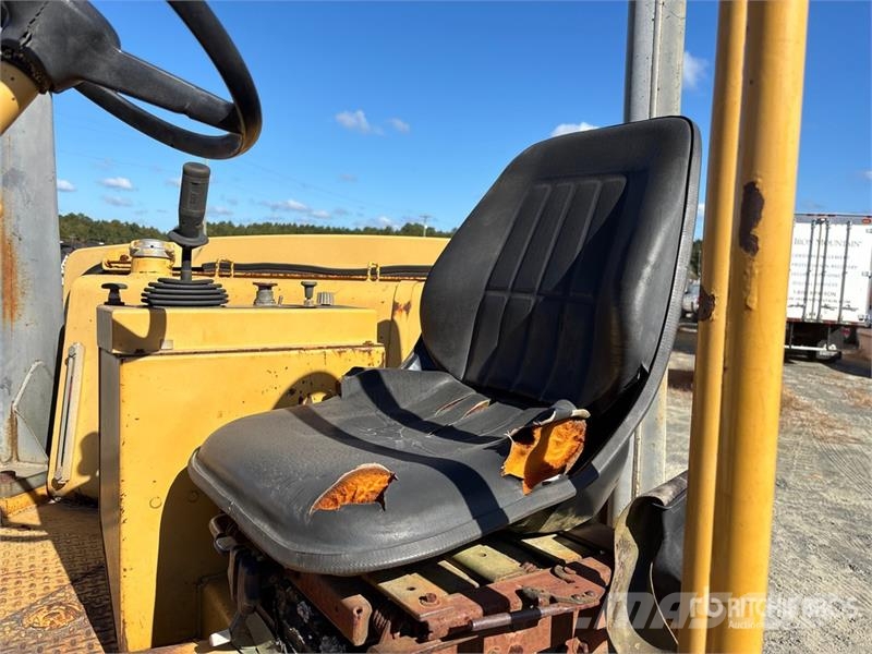 CAT PS-150B Cilindros Compactadores de pneus