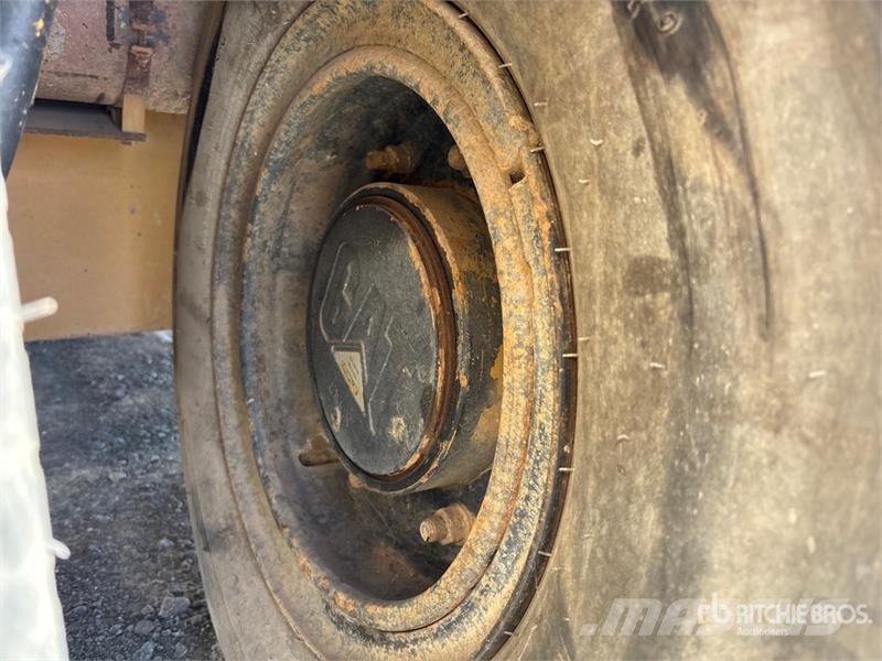 CAT PS-150B Cilindros Compactadores de pneus