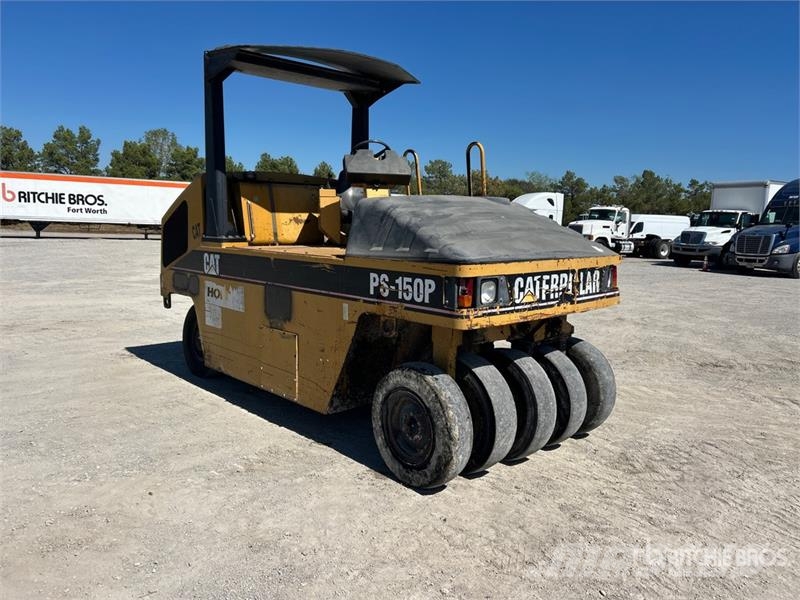 CAT PS-150B 胶轮压路机