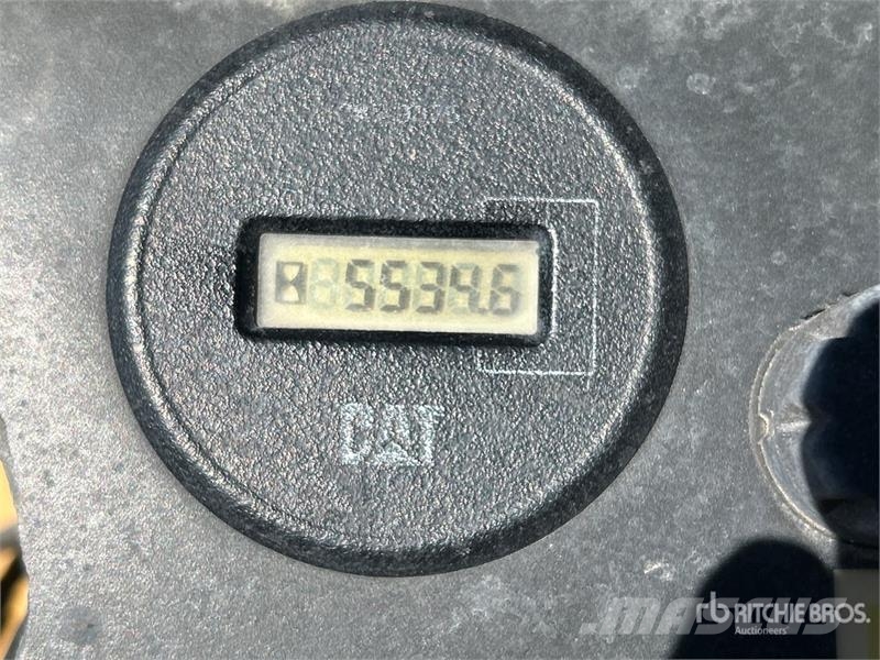 CAT PS-150B 胶轮压路机