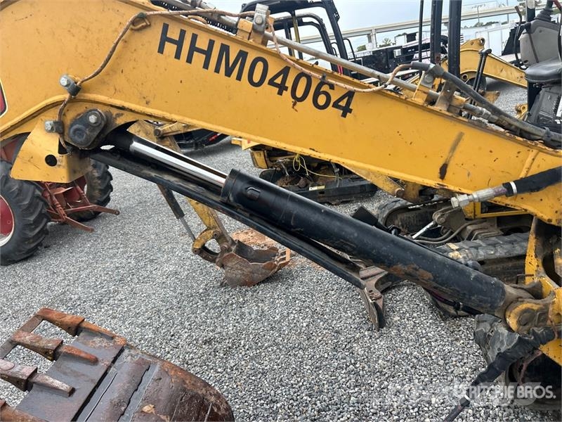 CAT Quantity of 2 Mini Excavator (Inoperable) Minigravemaskiner