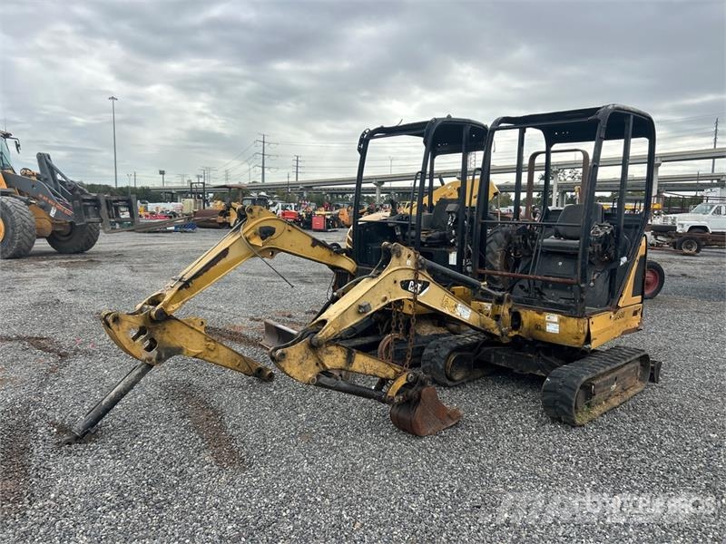 CAT Quantity of (2) Mini Excavator (Inoperable) Mini bagri <7t