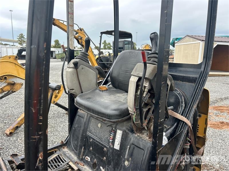 CAT Quantity of 2 Mini Excavator (Inoperable) Minigravemaskiner