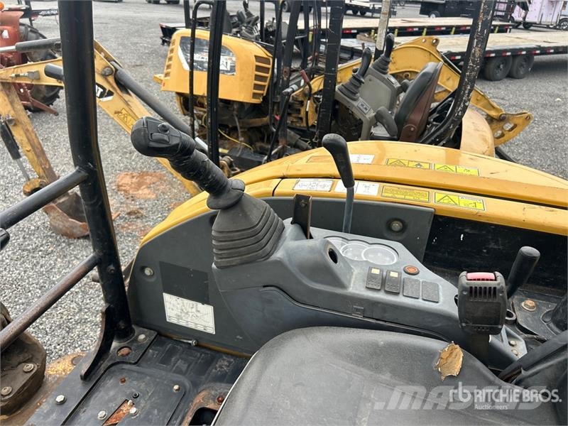 CAT Quantity of 2 Mini Excavator (Inoperable) Minigravemaskiner