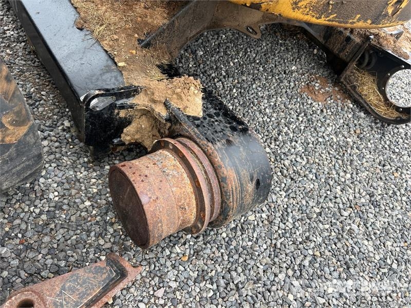 CAT Quantity of (2) Mini Excavator (Inoperable) Mini bagri <7t