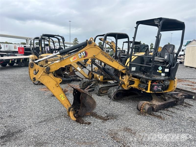 CAT Quantity of 2 Mini Excavator (Inoperable) Minigravemaskiner