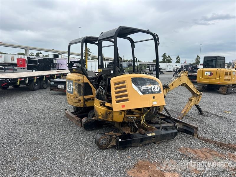 CAT Quantity of (2) Mini Excavator (Inoperable) Mini bagri <7t
