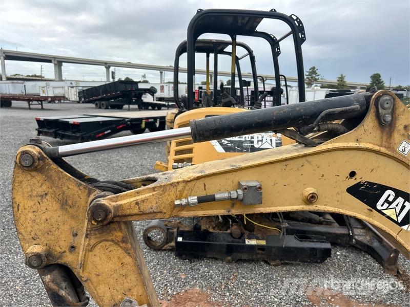 CAT Quantity of 2 Mini Excavator (Inoperable) Minigravemaskiner