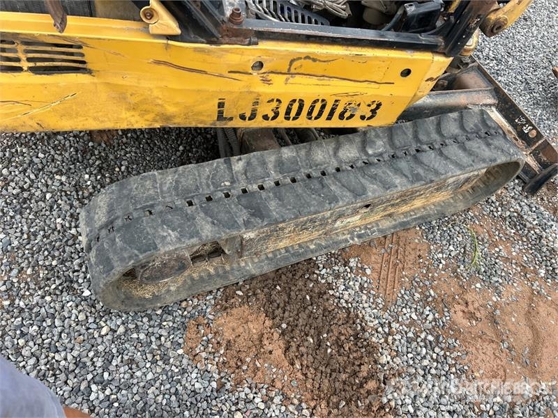 CAT Quantity of 2 Mini Excavator (Inoperable) Minigravemaskiner