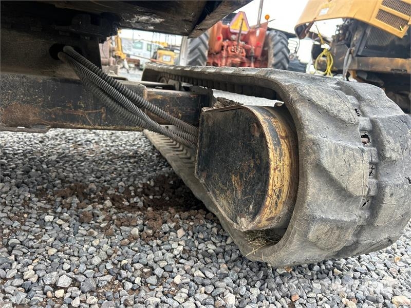 CAT Quantity of 2 Mini Excavator (Inoperable) Minigravemaskiner