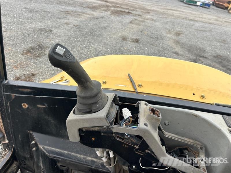 CAT Quantity of (2) Mini Excavator (Inoperable) Mini bagri <7t