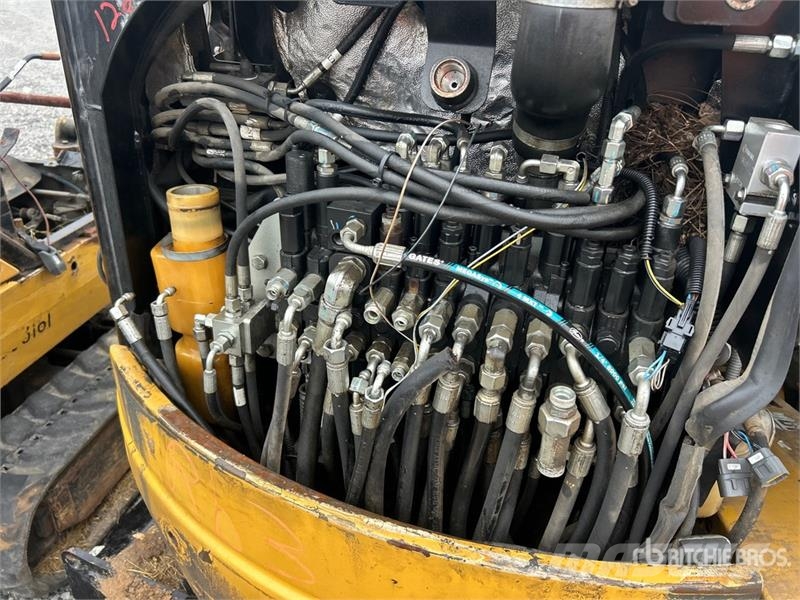 CAT Quantity of (2) Mini Excavator (Inoperable) Mini bagri <7t