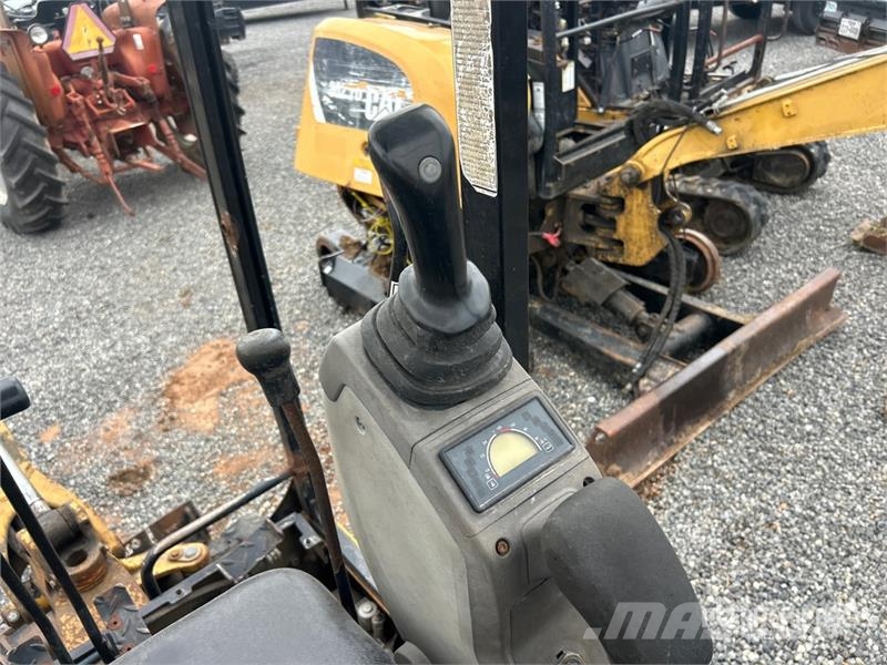 CAT Quantity of 2 Mini Excavator (Inoperable) Minigravemaskiner