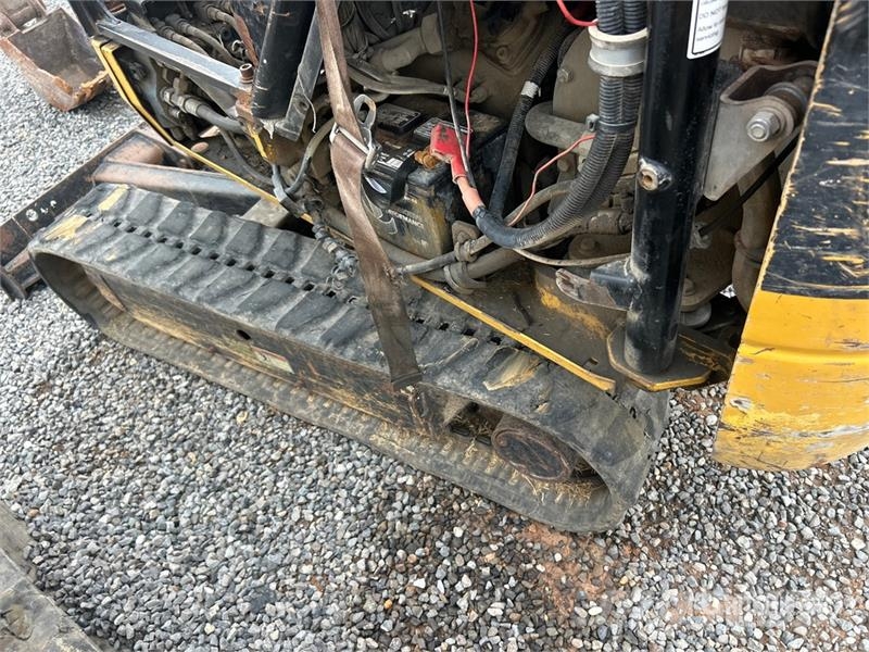 CAT Quantity of 2 Mini Excavator (Inoperable) Minigravemaskiner