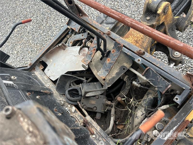 CAT Quantity of (2) Mini Excavator (Inoperable) Mini bagri <7t