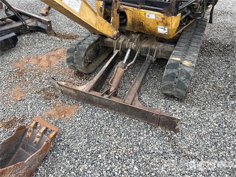 CAT Quantity of 2 Mini Excavator (Inoperable) Minigravemaskiner