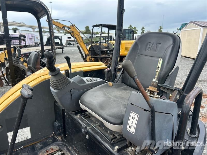 CAT Quantity of 2 Mini Excavator (Inoperable) Minigravemaskiner