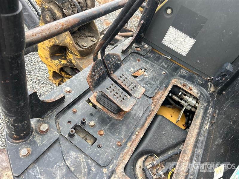 CAT Quantity of 2 Mini Excavator (Inoperable) Minigravemaskiner