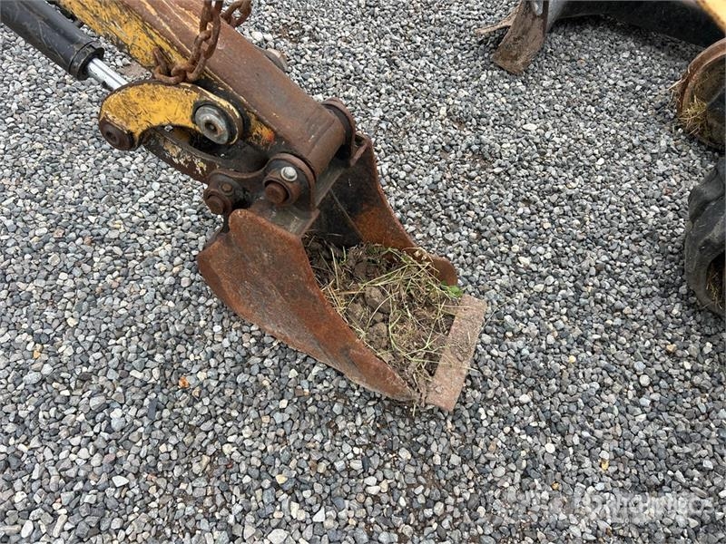 CAT Quantity of (2) Mini Excavator (Inoperable) Mini bagri <7t