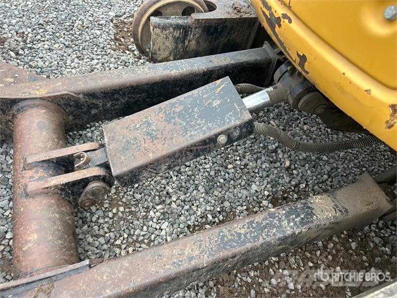 CAT Quantity of 2 Mini Excavator (Inoperable) Minigravemaskiner
