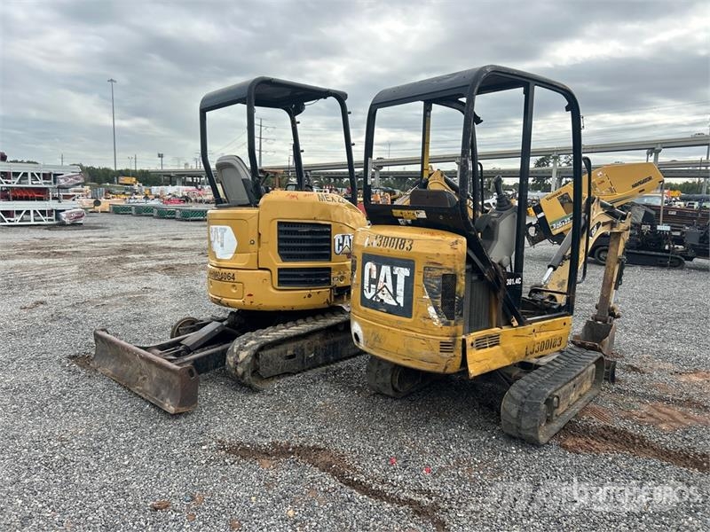 CAT Quantity of 2 Mini Excavator (Inoperable) Minigravemaskiner