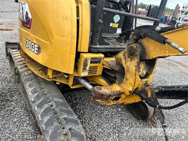 CAT Quantity of 2 Mini Excavator (Inoperable) Minigravemaskiner