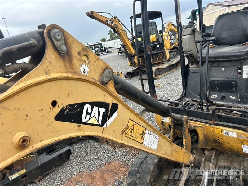 CAT Quantity of 2 Mini Excavator (Inoperable) Minigravemaskiner