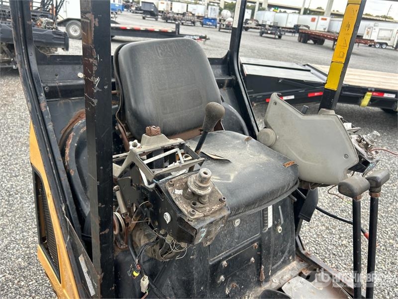 CAT Quantity of (2) Mini Excavator (Inoperable) Mini bagri <7t