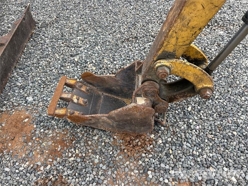 CAT Quantity of 2 Mini Excavator (Inoperable) Minigravemaskiner