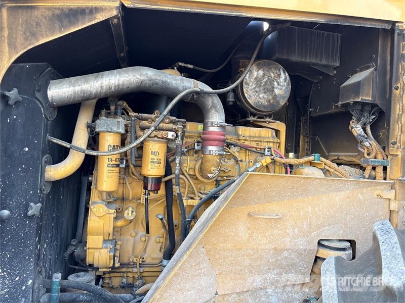 CAT RM300 Wheel Soil Stabilizer Reclaimer Építőipar - Egyebek
