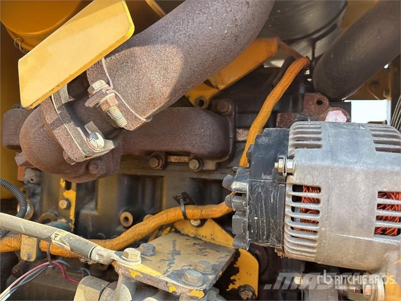 CAT Smooth Drum Compactor Egydobos hengerek