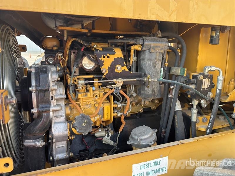 CAT Smooth Drum Compactor Egydobos hengerek