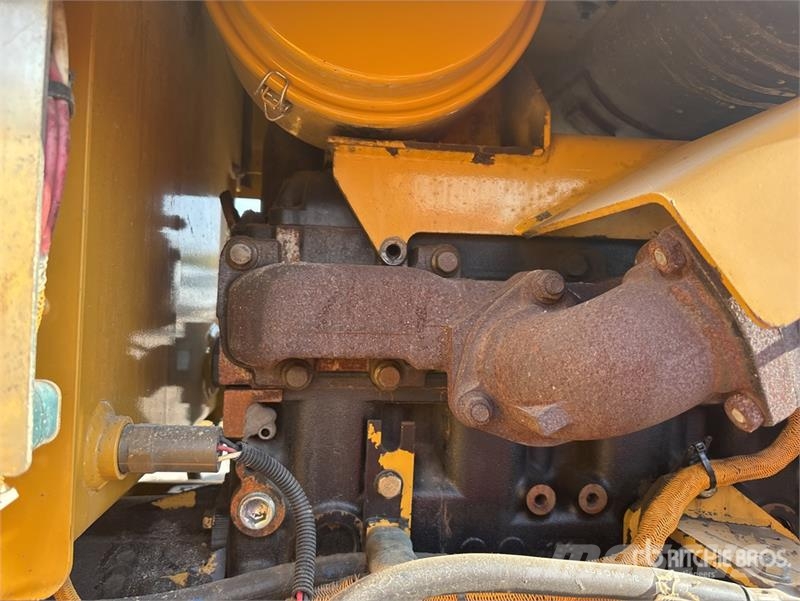 CAT Smooth Drum Compactor Egydobos hengerek