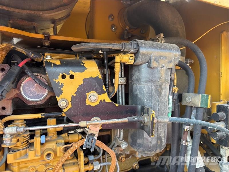 CAT Smooth Drum Compactor Egydobos hengerek