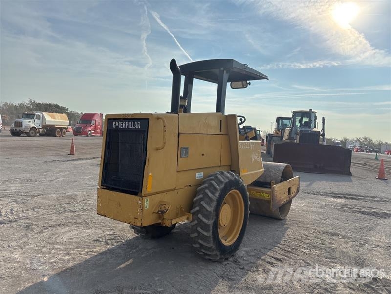 CAT Smooth Drum Compactor Egydobos hengerek