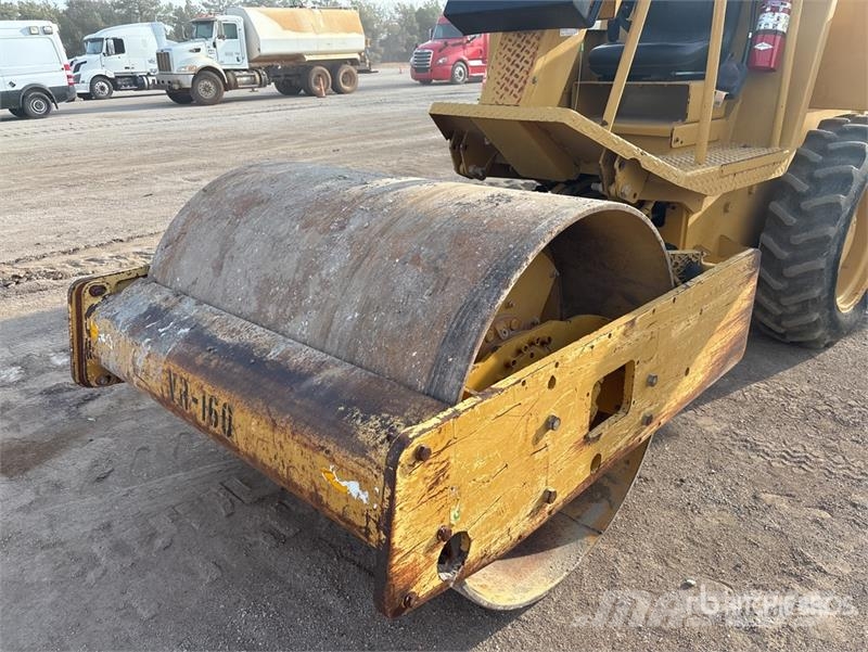 CAT Smooth Drum Compactor Egydobos hengerek