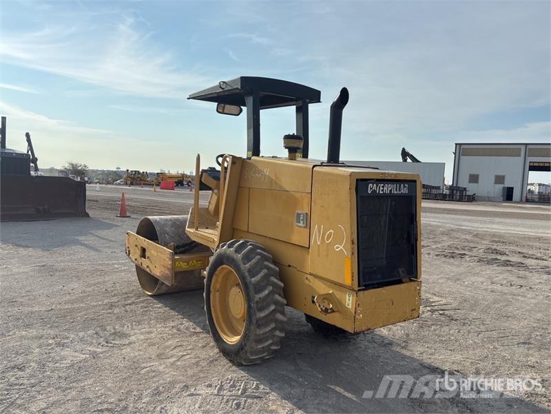 CAT Smooth Drum Compactor Egydobos hengerek