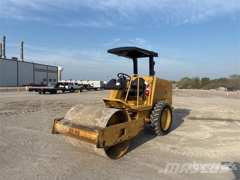 CAT Smooth Drum Compactor Egydobos hengerek