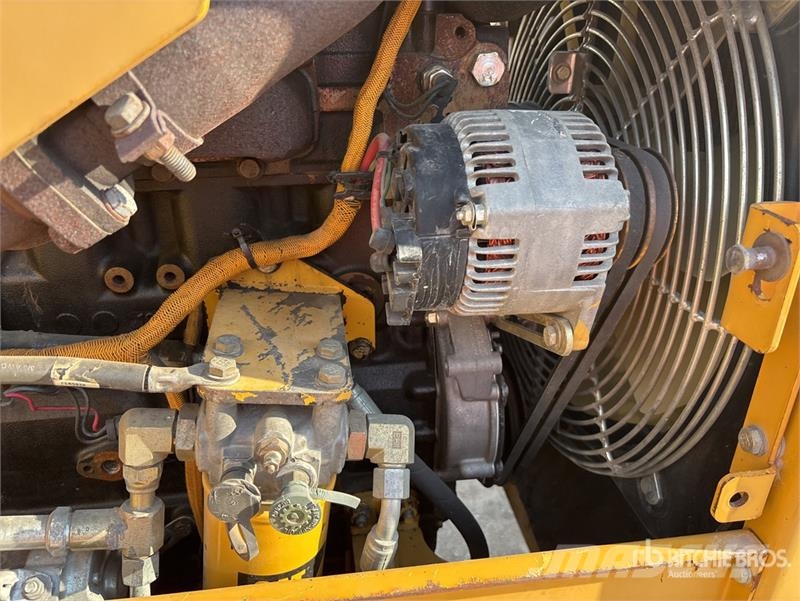 CAT Smooth Drum Compactor Egydobos hengerek