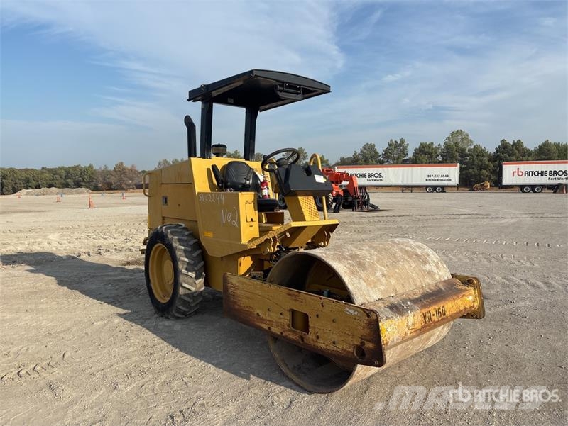 CAT Smooth Drum Compactor Egydobos hengerek