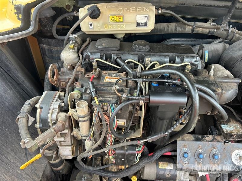 CAT TH220B 텔러 핸들러