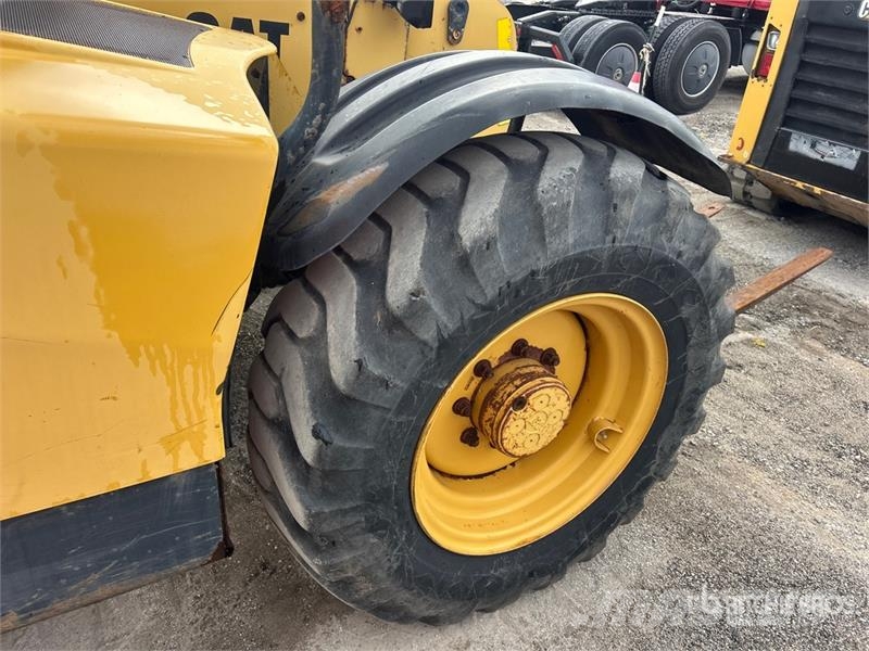 CAT TH220B 텔러 핸들러