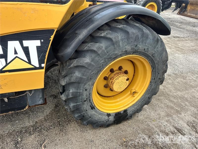 CAT TH220B 텔러 핸들러