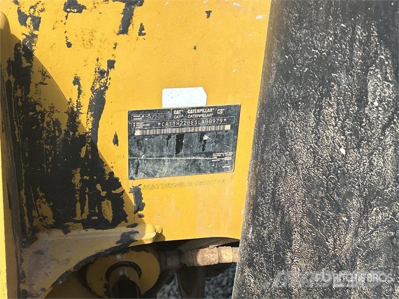 CAT TH220B Teleskopiskie manipulatori